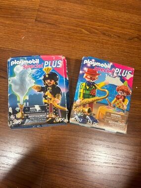 PLAYMOBIL Bundle 5295 Magician w/ Genie Lamp & Musical Clowns NIB